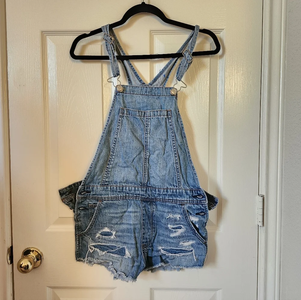 American Eagle Outfitters stylish denim
